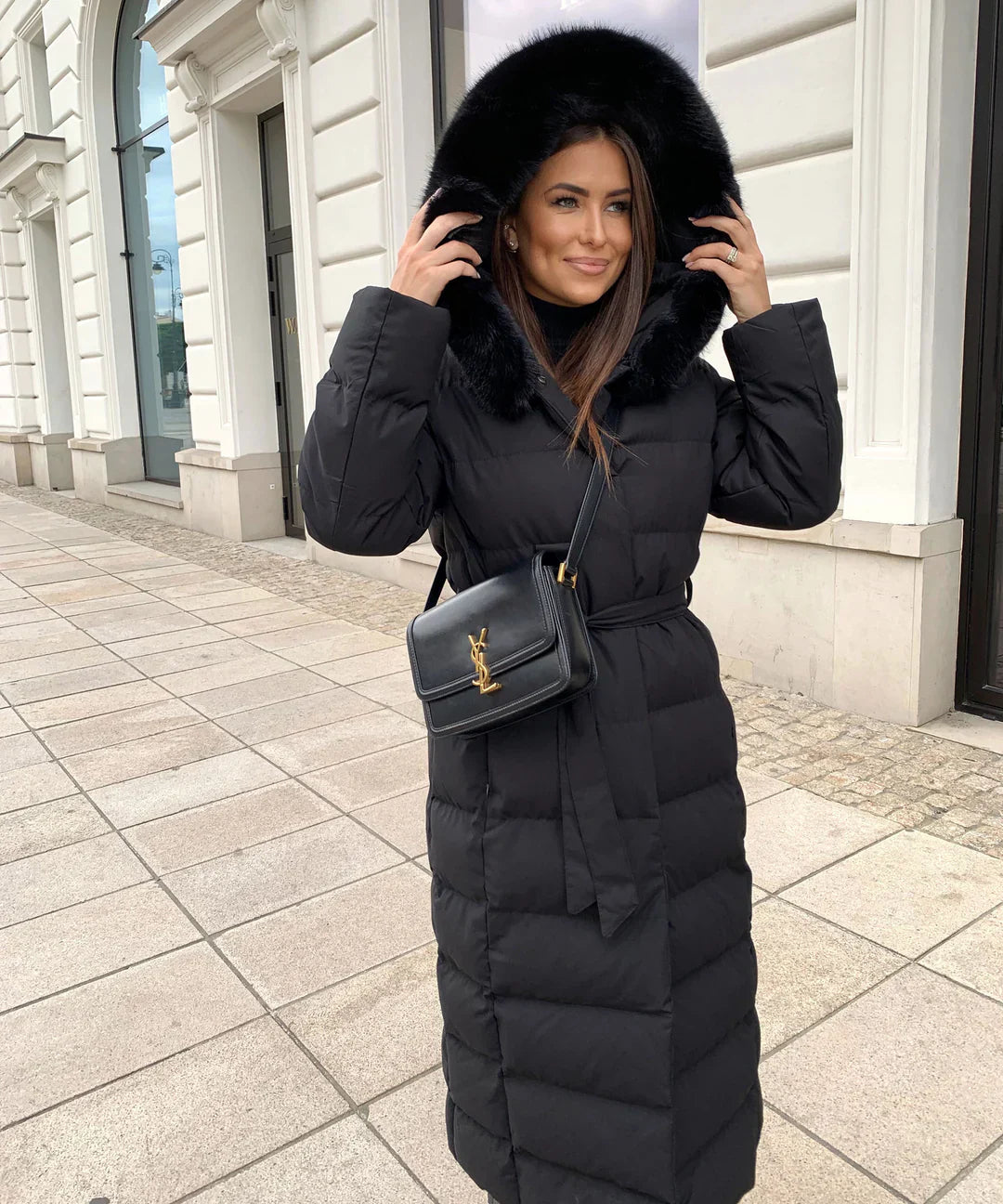 Alina - Manteau Long Douillet à Capuche en Fourrur