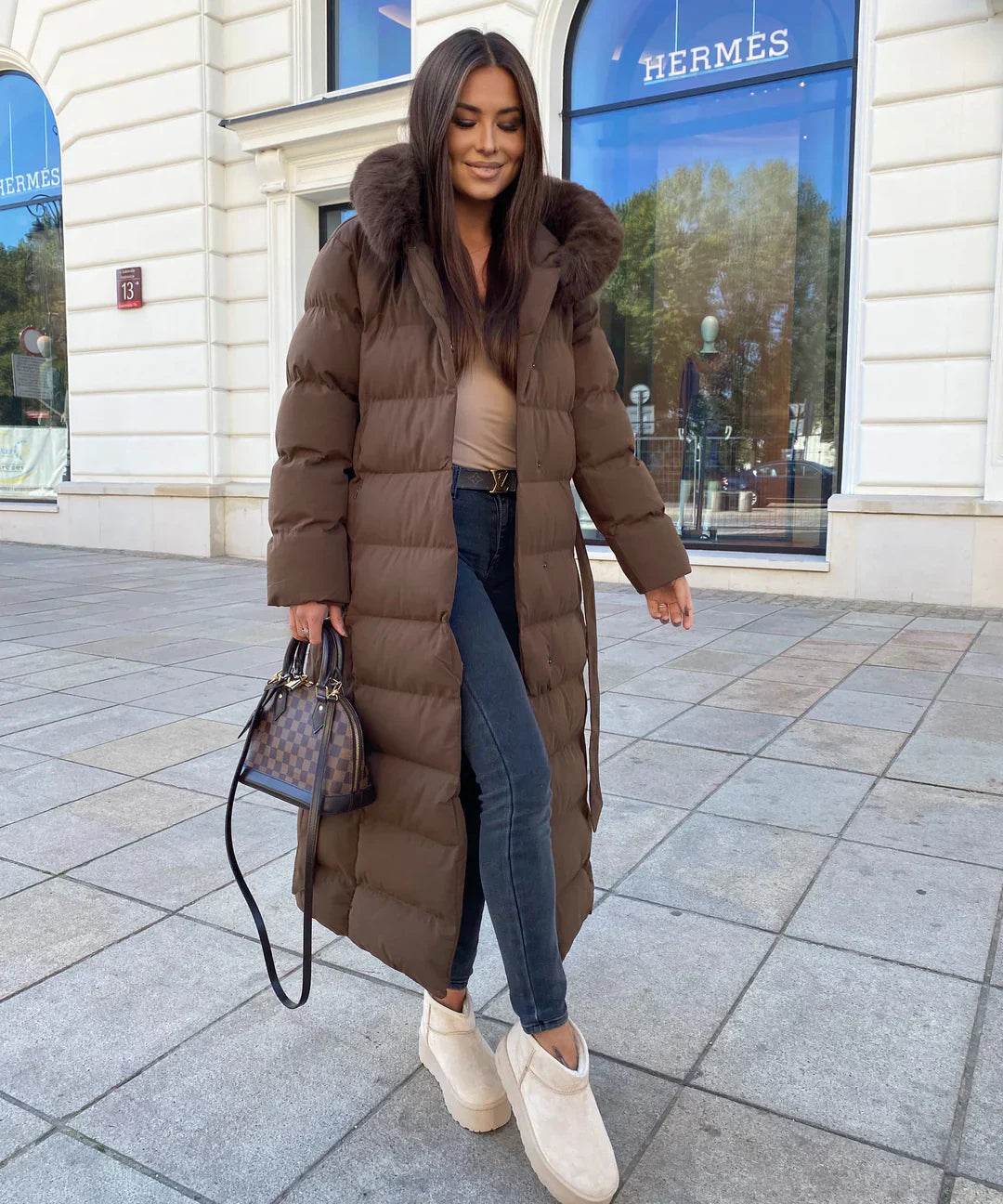 Alina - Manteau Long Douillet à Capuche en Fourrur