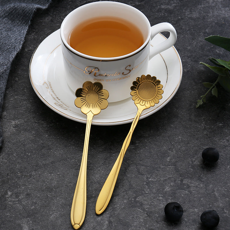 Ensemble de 8 Cuillères en Acier Inoxydable à Motifs Floraux - Cuillères Élégantes pour Café, Thé & Dessert avec Des Designs de Fleurs Uniques en Argenté ou Doré