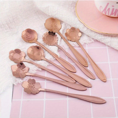 Ensemble de 8 Cuillères en Acier Inoxydable à Motifs Floraux - Cuillères Élégantes pour Café, Thé & Dessert avec Des Designs de Fleurs Uniques en Argenté ou Doré
