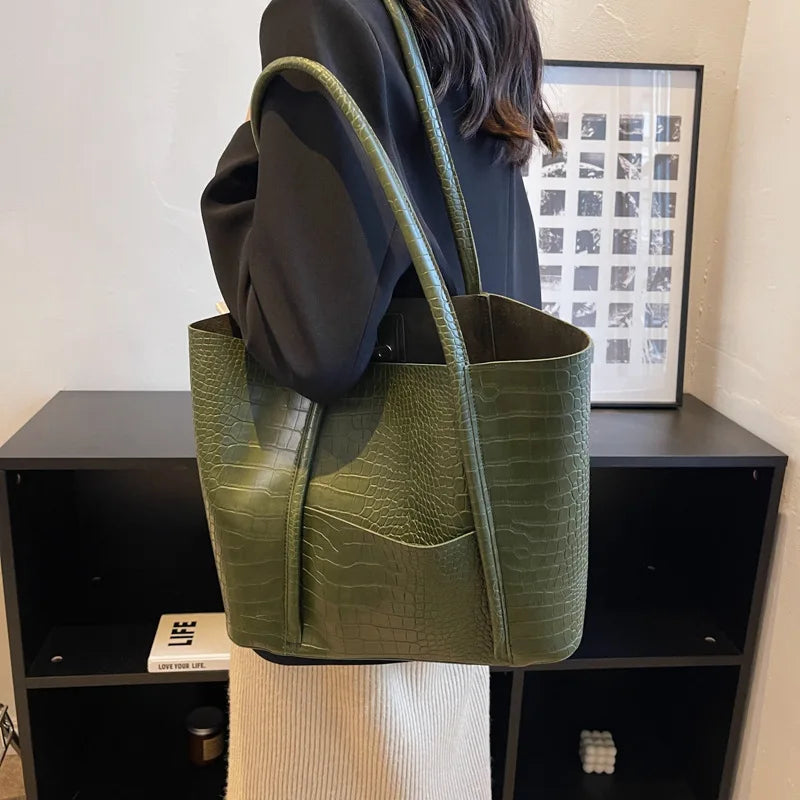 Iversen™ Betina | Sac à épaule vintage en cuir brun avec imprimé crocodile